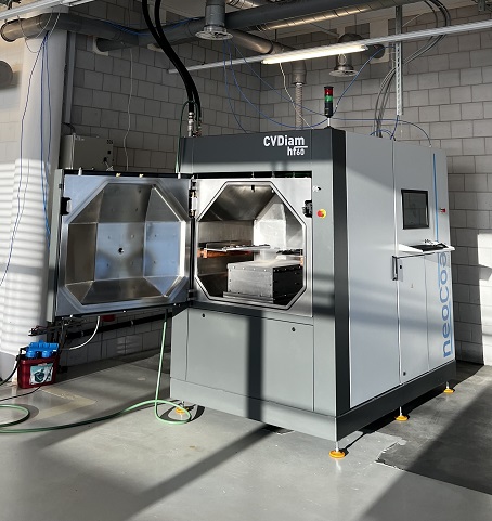 Machine de croissance de dimant par HFCVD